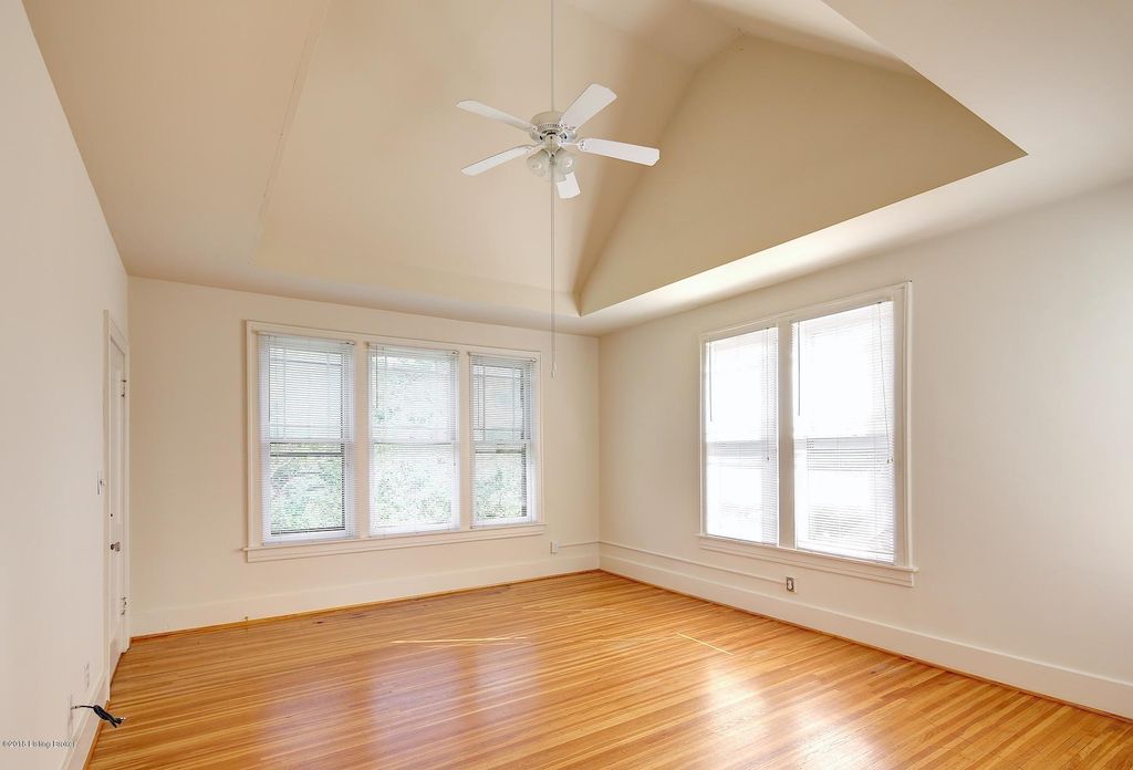 Photo of 2120 Douglass Blvd, Louisville, KY 40205 (MLS # 1708820)