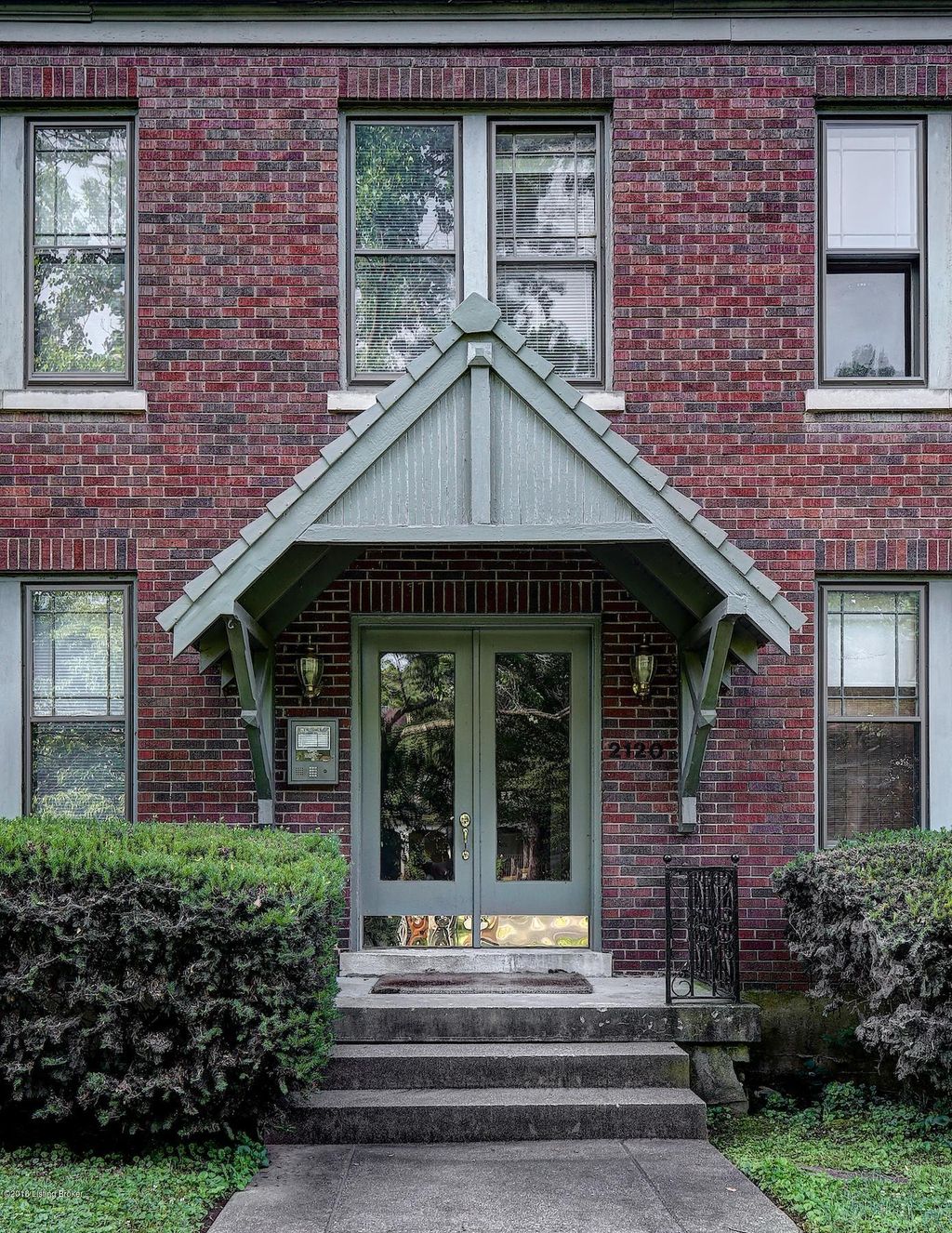 Photo of 2120 Douglass Blvd, Louisville, KY 40205 (MLS # 1708820)