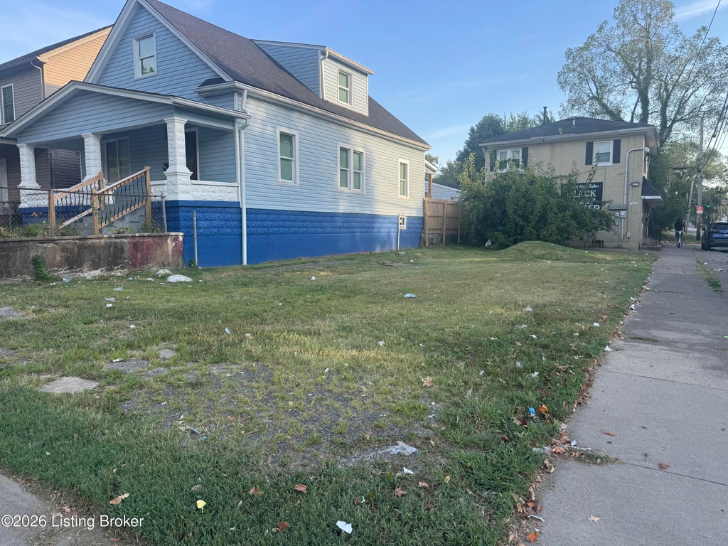Photo of 2126 W Kentucky St, Louisville, KY 40210 (MLS # 1729449)