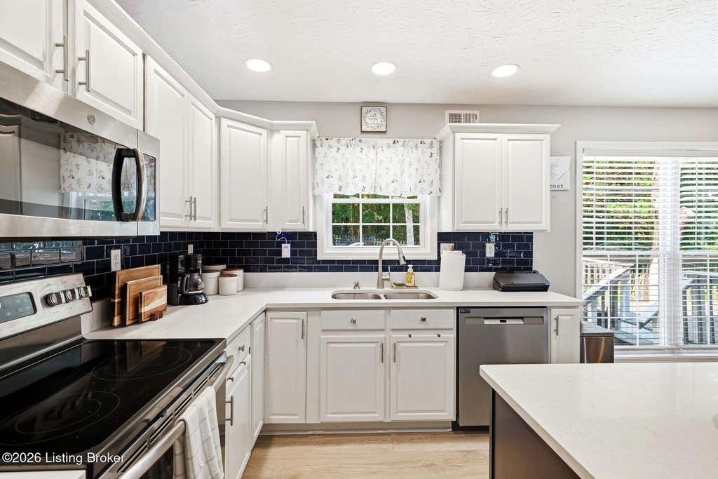 Photo of 10621 Dry Creek Way, Louisville, KY 40299 (MLS # 1725965)