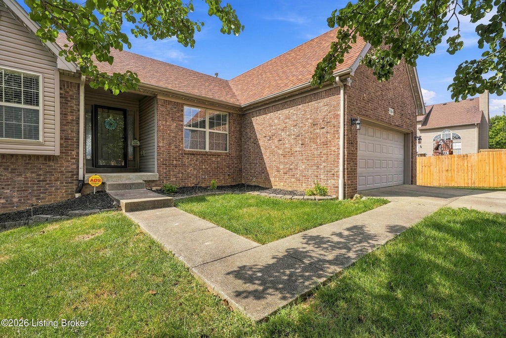 Photo of 8504 Long Bow Ln, Louisville, KY 40291 (MLS # 1732940)