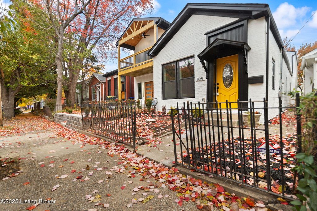 Photo of 825 E Chestnut St, Louisville, KY 40204 (MLS # 1705812)