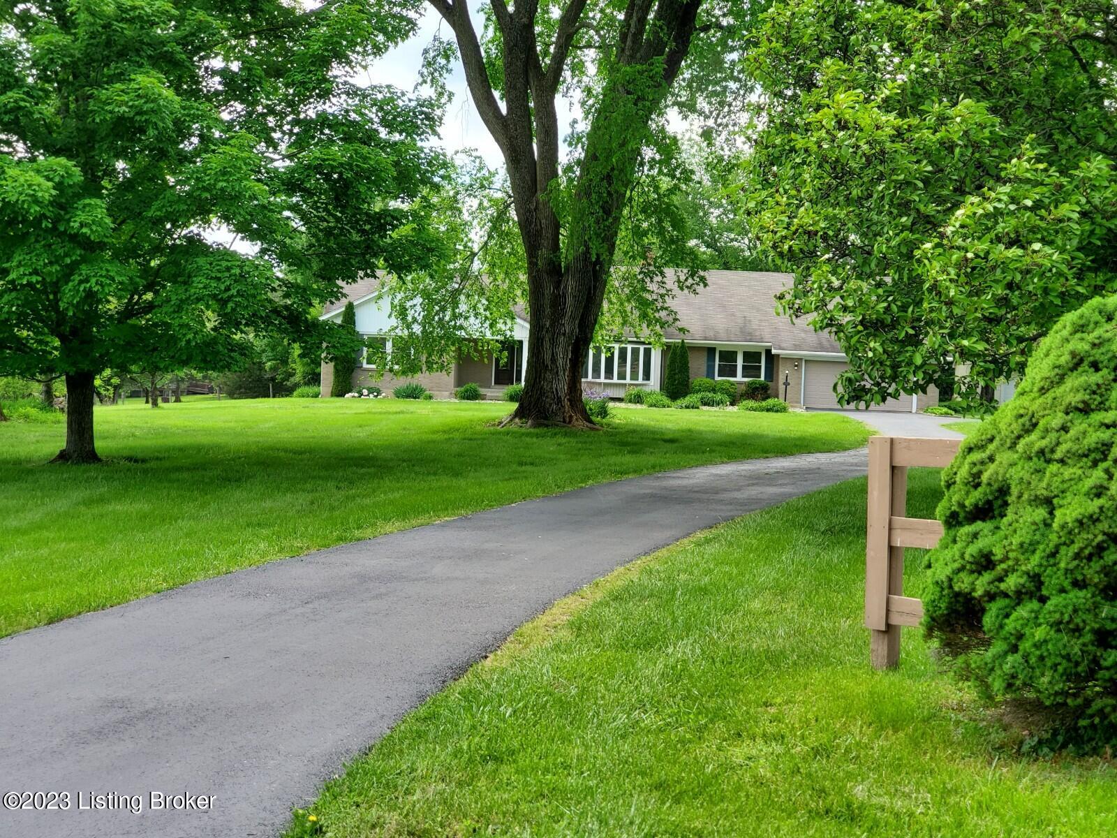 Photo 1 of 40 — 3300 Maple Leaf Dr, La Grange, KY 40031