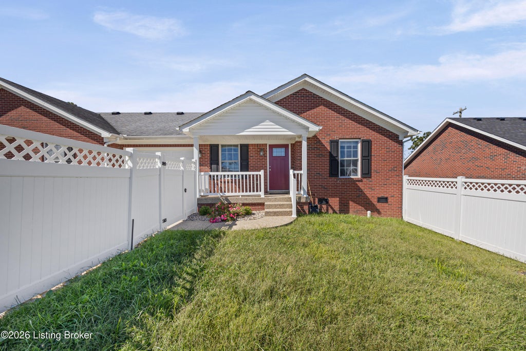 Photo of 133 Meadow Park Ct, Mt Washington, KY 40047 (MLS # 1731710)