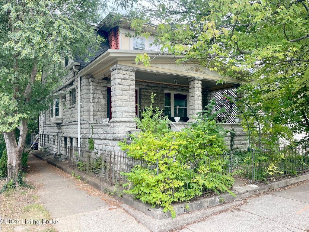 Photo of 1401 E Breckinridge St #4, Louisville, KY 40204 (MLS # 1705181)