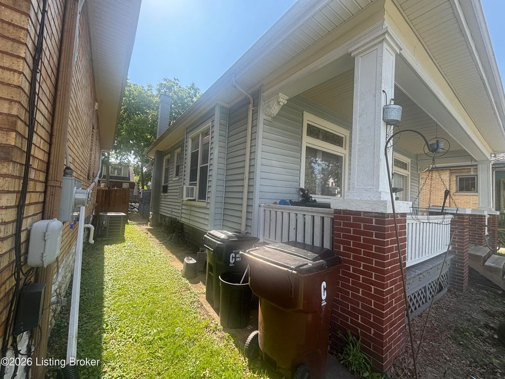 Photo of 3911 Gilbert Ave, Covington, KY 41015 (MLS # 1718102)