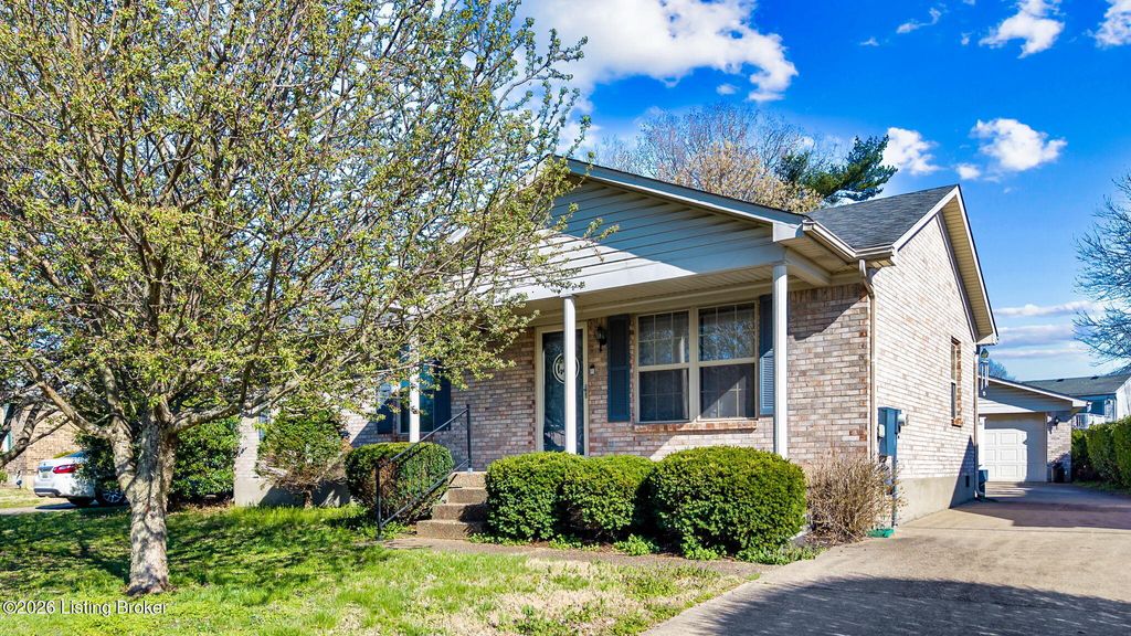 Photo of 11007 Youngtown Dr, Louisville, KY 40272 (MLS # 1711890)