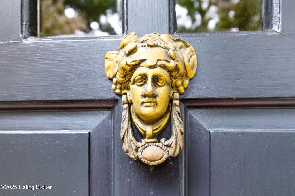 Photo of 3305 Oriole Dr, Audubon Park, KY 40213 (MLS # 1711349)