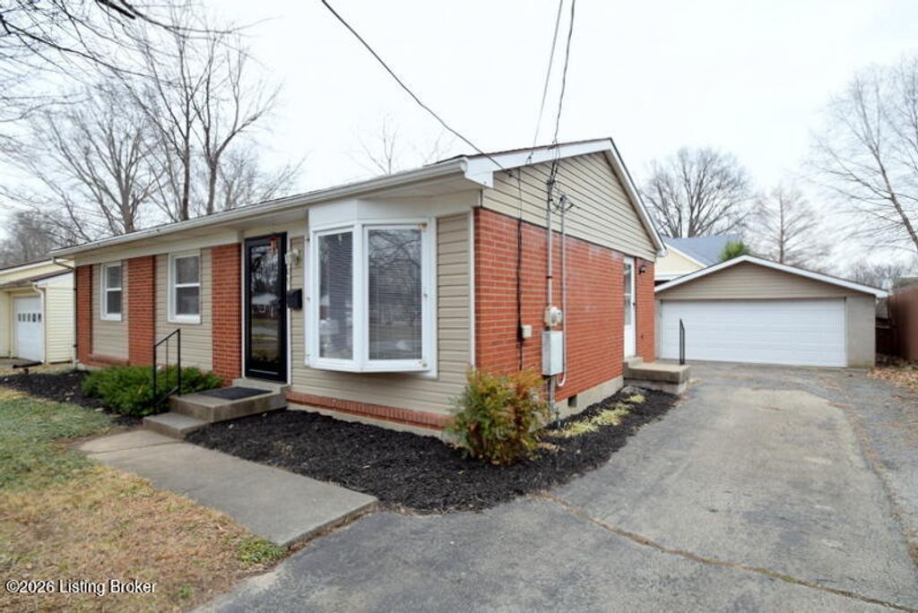 Photo of 6309 Ferncliff Ln, Louisville, KY 40291 (MLS # 1706581)