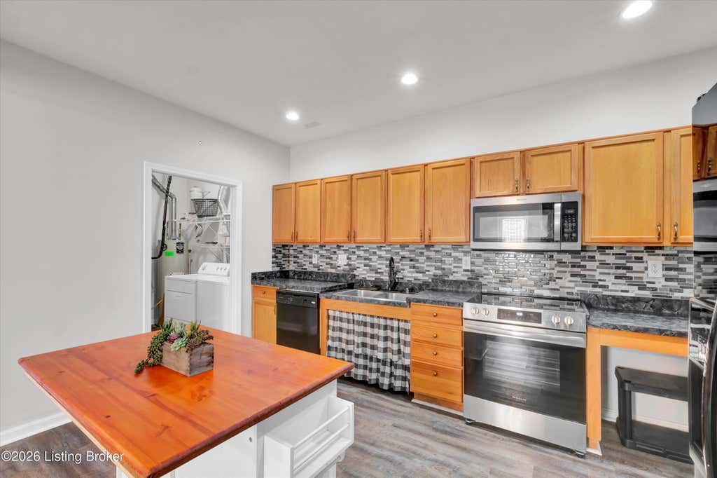 Photo of 339 S Dorsey Ln, Louisville, KY 40223 (MLS # 1725611)