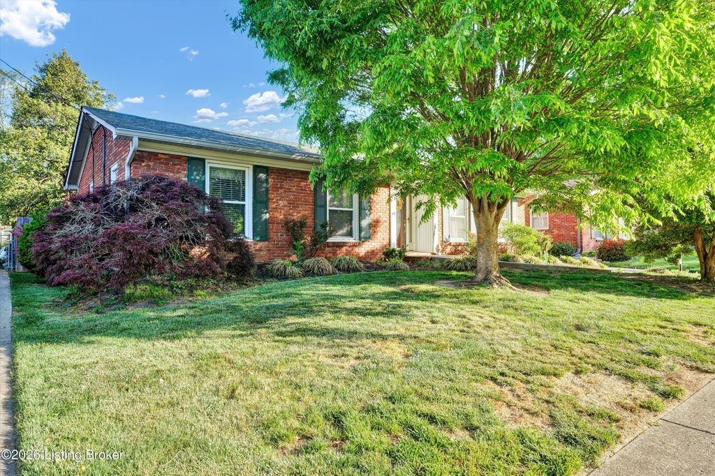Photo of 3109 Pomeroy Dr, Louisville, KY 40220 (MLS # 1715294)
