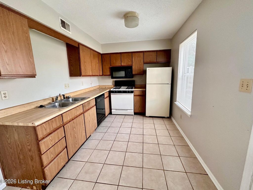 Photo of 504 Fox Chase Ct, Corydon, IN 47112 (MLS # 1708778)