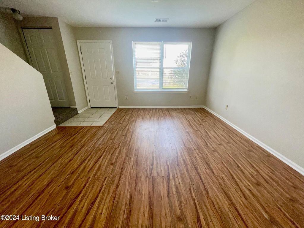 Photo of 504 Fox Chase Ct, Corydon, IN 47112 (MLS # 1708778)