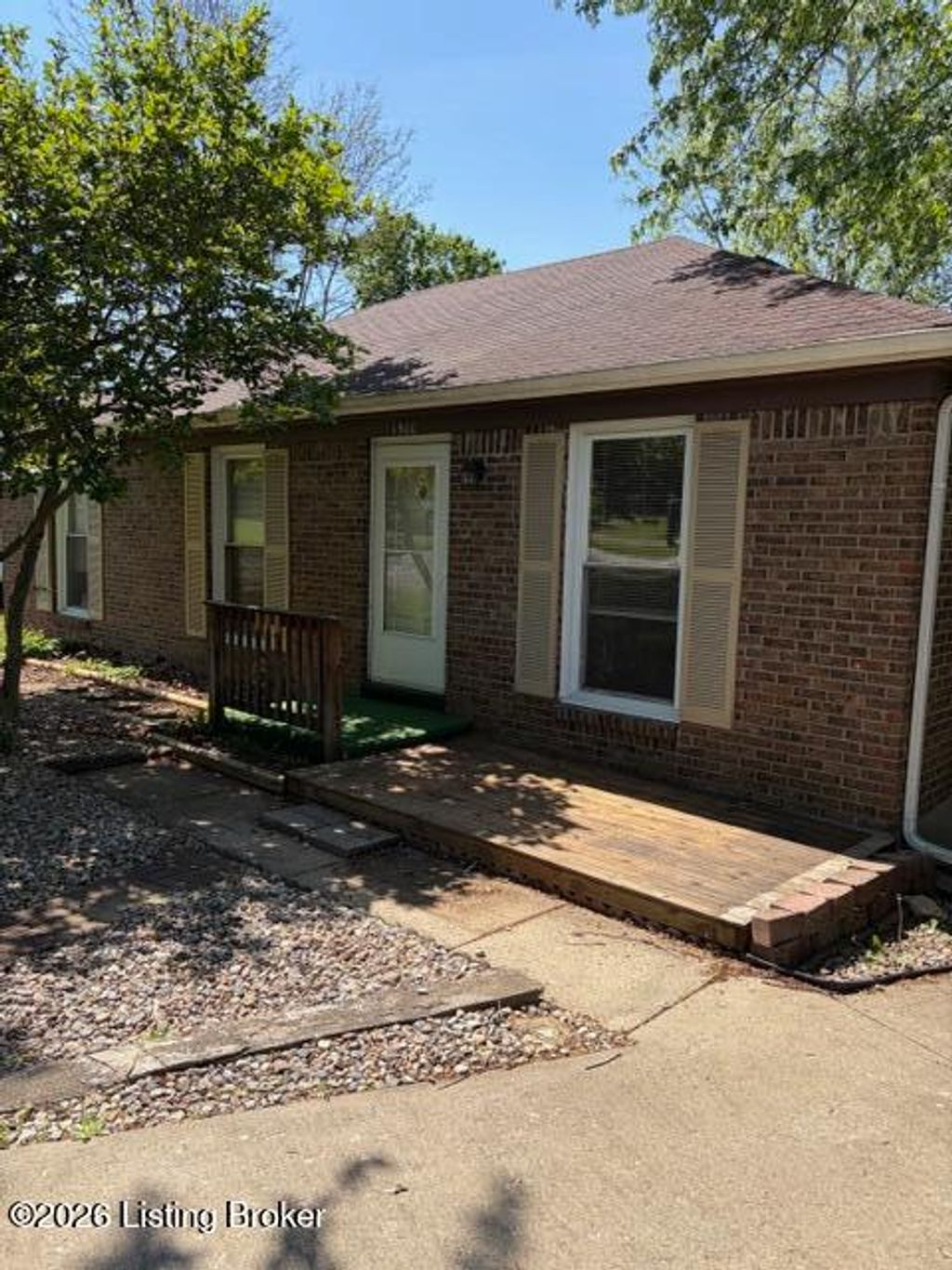 Photo of 1500 Milburn Ct, La Grange, KY 40031 (MLS # 1715686)
