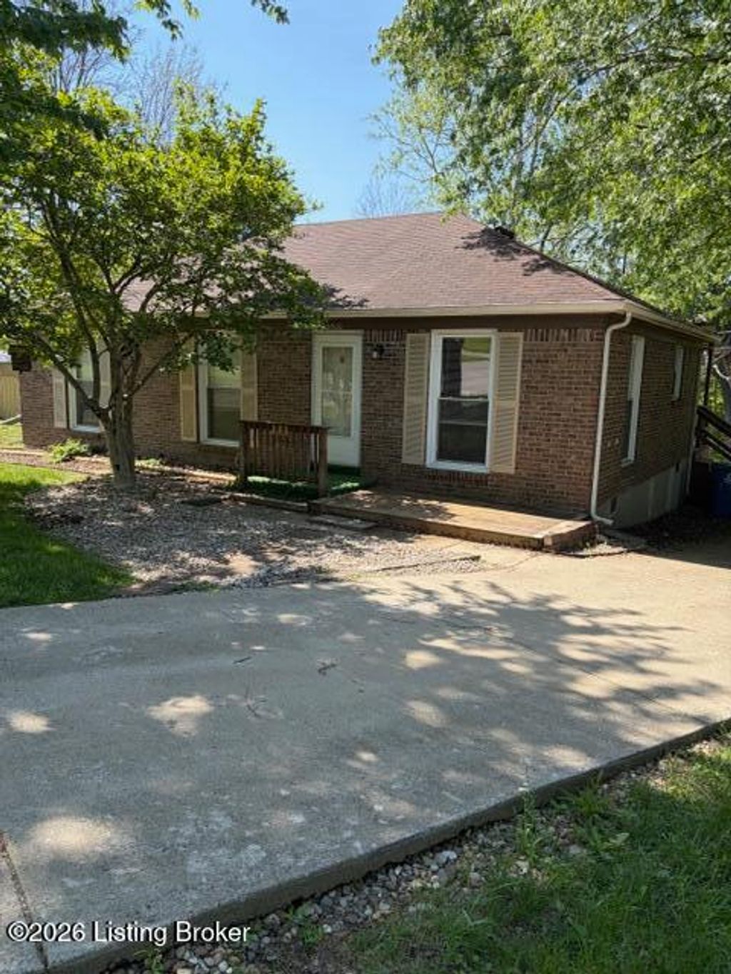 Photo of 1500 Milburn Ct, La Grange, KY 40031 (MLS # 1715686)