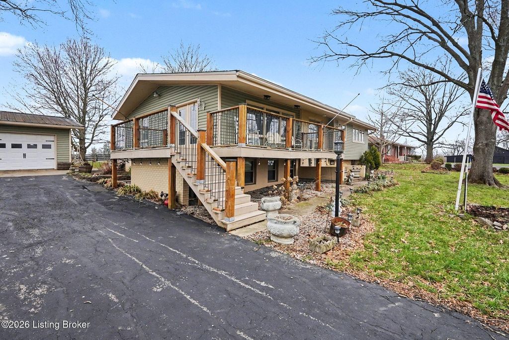 Photo of 176 Chilton Ct, Campbellsburg, KY 40011 (MLS # 1711131)