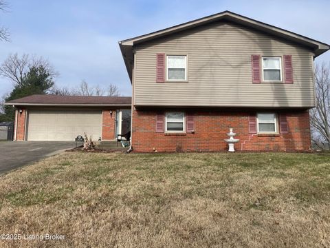 Photo of 2618 Windsor Forest Dr, Louisville, KY 40272 (MLS # 1705790)