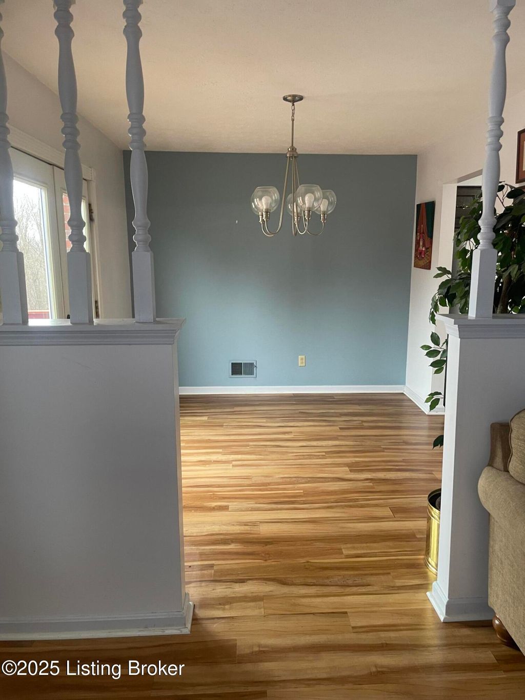 Photo of 2618 Windsor Forest Dr, Louisville, KY 40272 (MLS # 1705790)