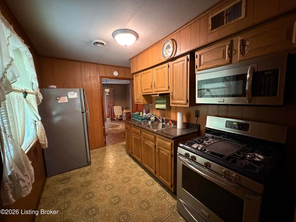 Photo of 224 Derby Ave, Louisville, KY 40218 (MLS # 1726378)