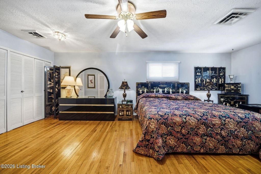 Photo of 4820 Redstart Rd, Louisville, KY 40213 (MLS # 1709851)