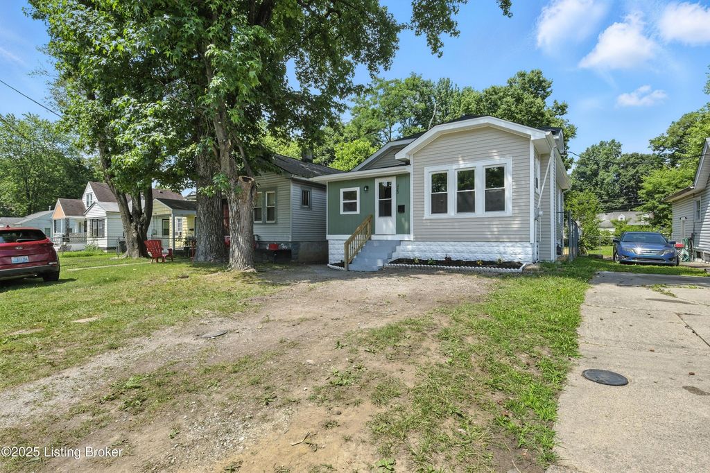 Photo of 220 N 39th St, Louisville, KY 40212 (MLS # 1705972)