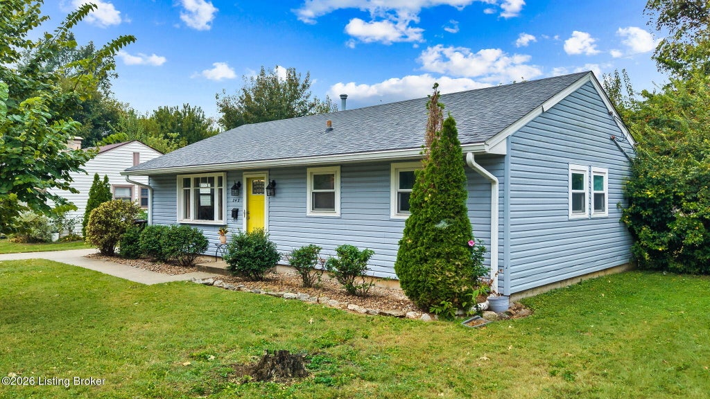 Photo of 242 Flamingo Dr, Louisville, KY 40218 (MLS # 1730903)