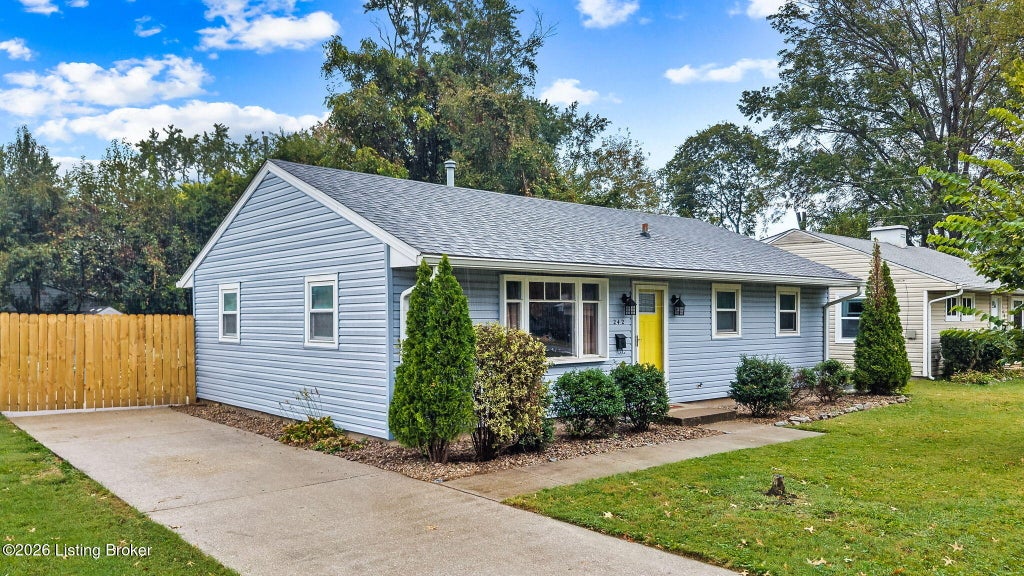 Photo of 242 Flamingo Dr, Louisville, KY 40218 (MLS # 1730903)