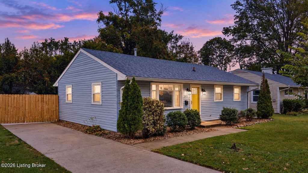 Photo of 242 Flamingo Dr, Louisville, KY 40218 (MLS # 1730903)