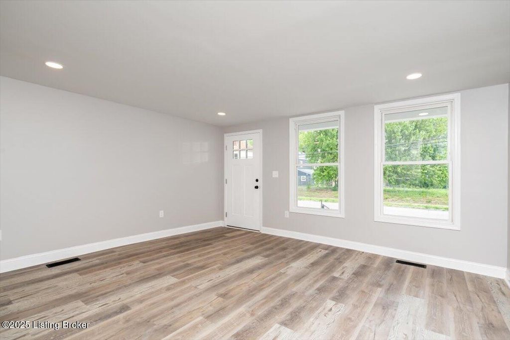 Photo of 2632 Woodland Ave, Louisville, KY 40211 (MLS # 1712460)