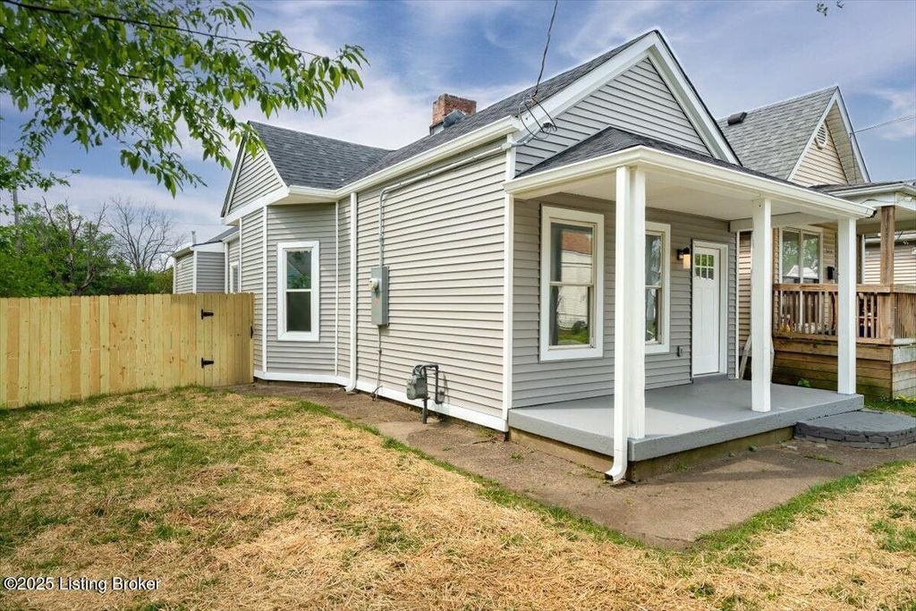 Photo of 2632 Woodland Ave, Louisville, KY 40211 (MLS # 1712460)