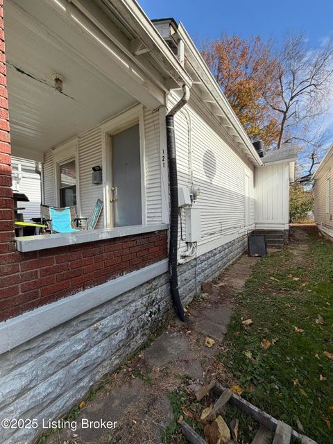 Tiny photo for 121 Boston Ct, Louisville, KY 40212 (MLS # 1704522)