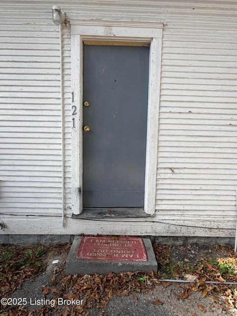 Tiny photo for 121 Boston Ct, Louisville, KY 40212 (MLS # 1704522)