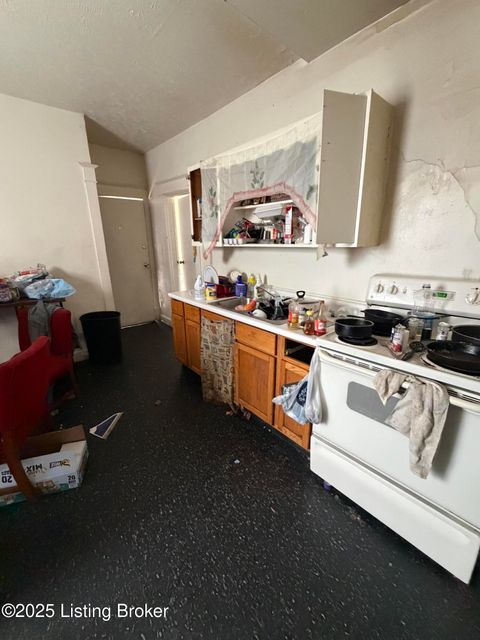 Tiny photo for 121 Boston Ct, Louisville, KY 40212 (MLS # 1704522)