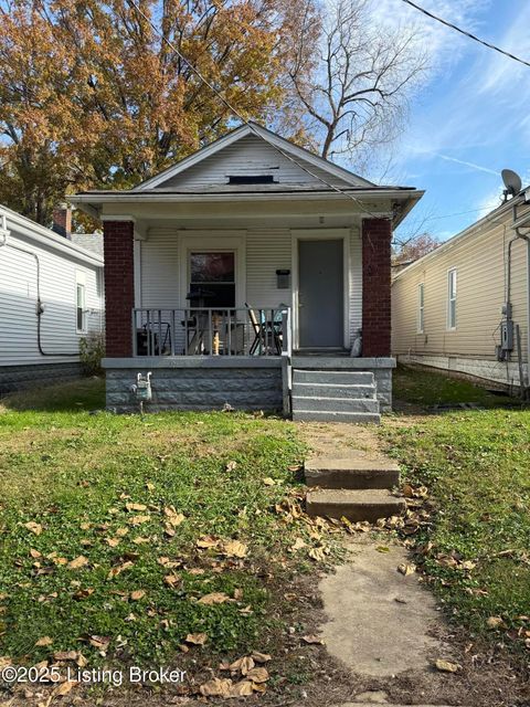 Photo of 121 Boston Ct, Louisville, KY 40212 (MLS # 1704522)