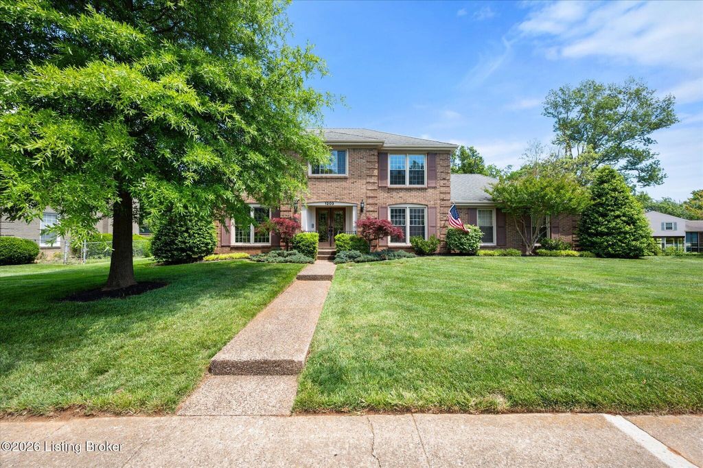Photo of 1203 Ambridge Dr, Louisville, KY 40207 (MLS # 1716489)