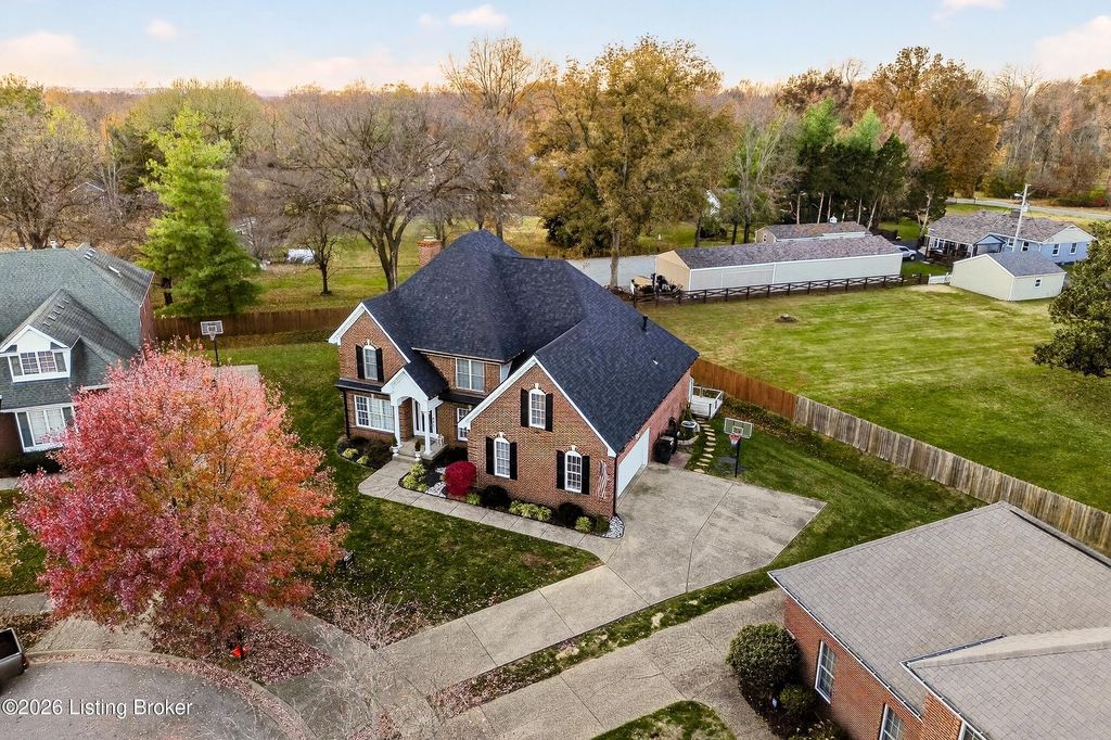 Photo of 9702 Tufton Ct, Jeffersontown, KY 40299 (MLS # 1706257)