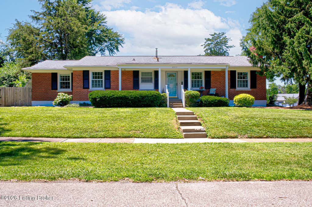 Photo of 8800 Hermitage Ct, Louisville, KY 40242 (MLS # 1721466)