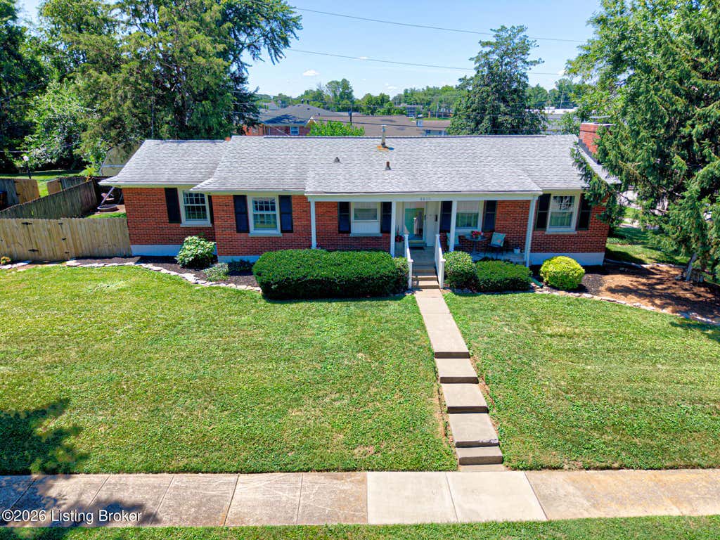 Photo of 8800 Hermitage Ct, Louisville, KY 40242 (MLS # 1721466)