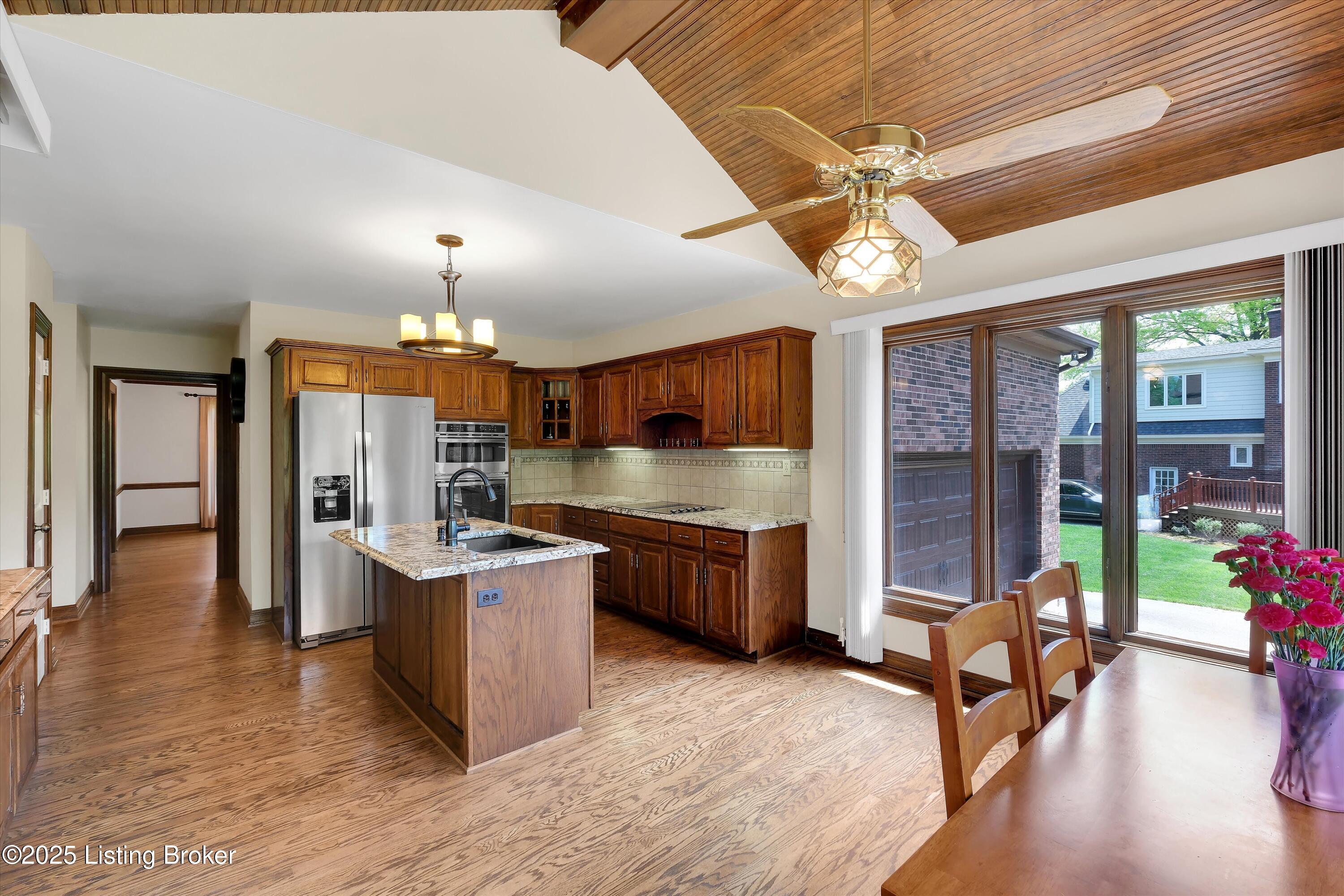 418 Glensford Dr, Louisville, Kentucky image 11