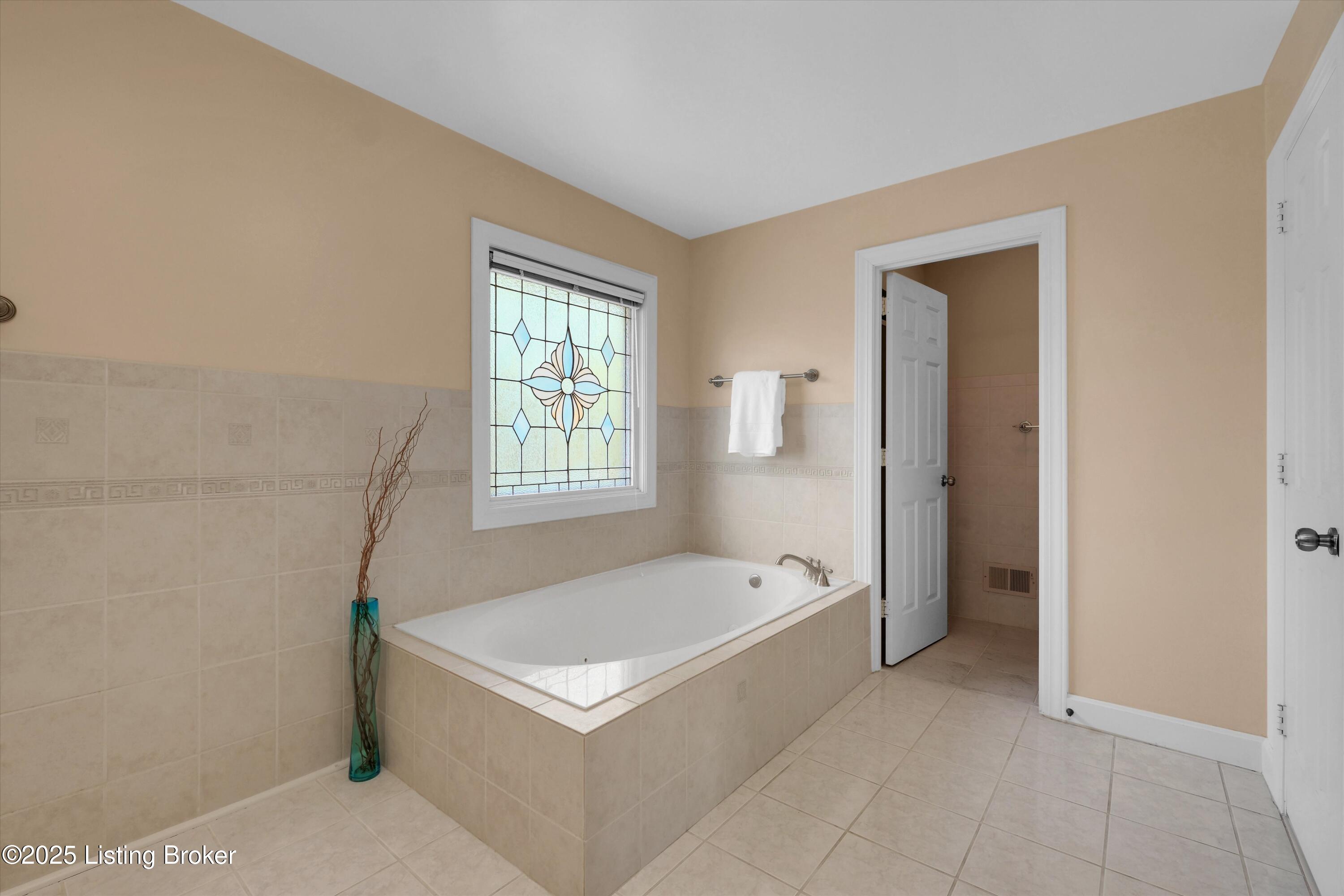 418 Glensford Dr, Louisville, Kentucky image 21