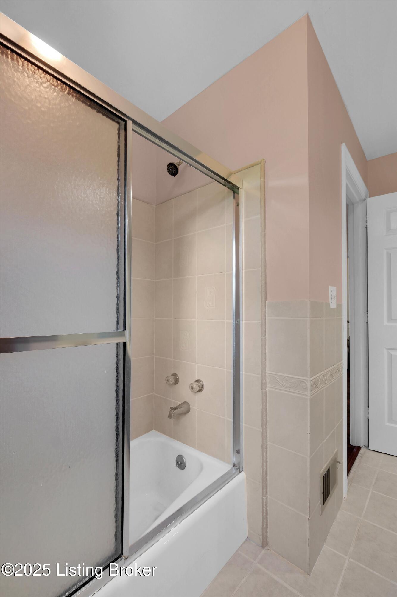 418 Glensford Dr, Louisville, Kentucky image 32