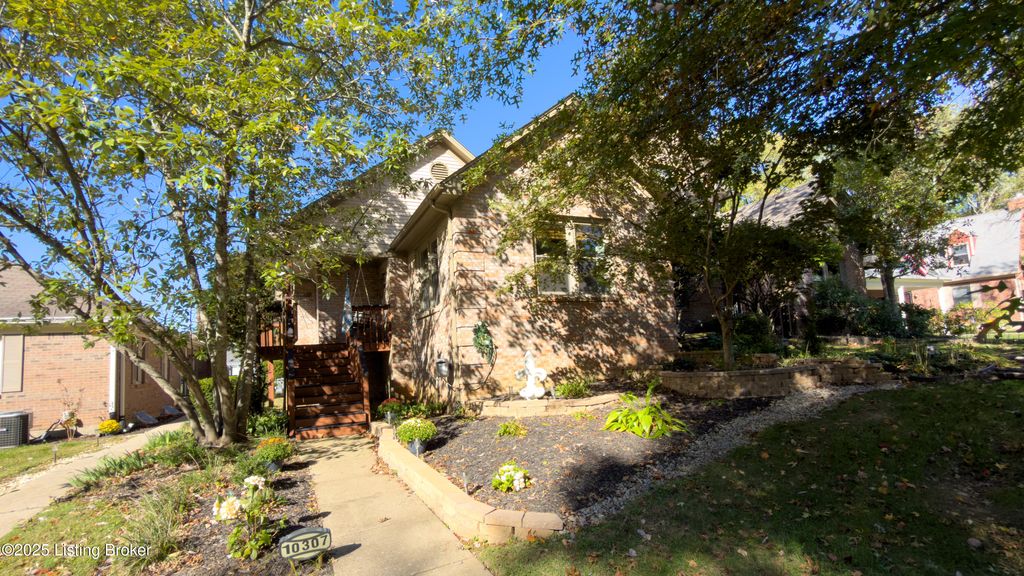 Photo of 10307 Amberwell Park Rd, Louisville, KY 40241 (MLS # 1701670)