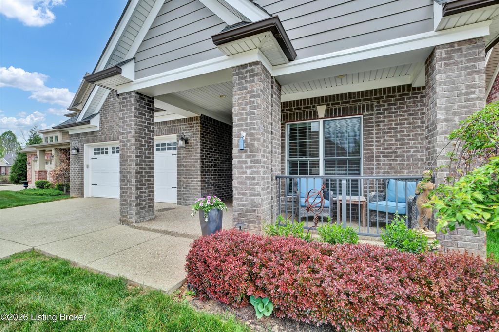 Photo of 9329 Cross Meadows Cir, Louisville, KY 40291 (MLS # 1714510)