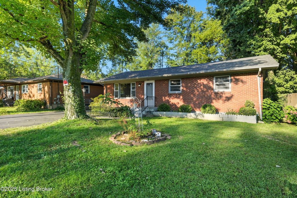 Photo of 11208 Blue Lick Rd, Louisville, KY 40229 (MLS # 1703988)