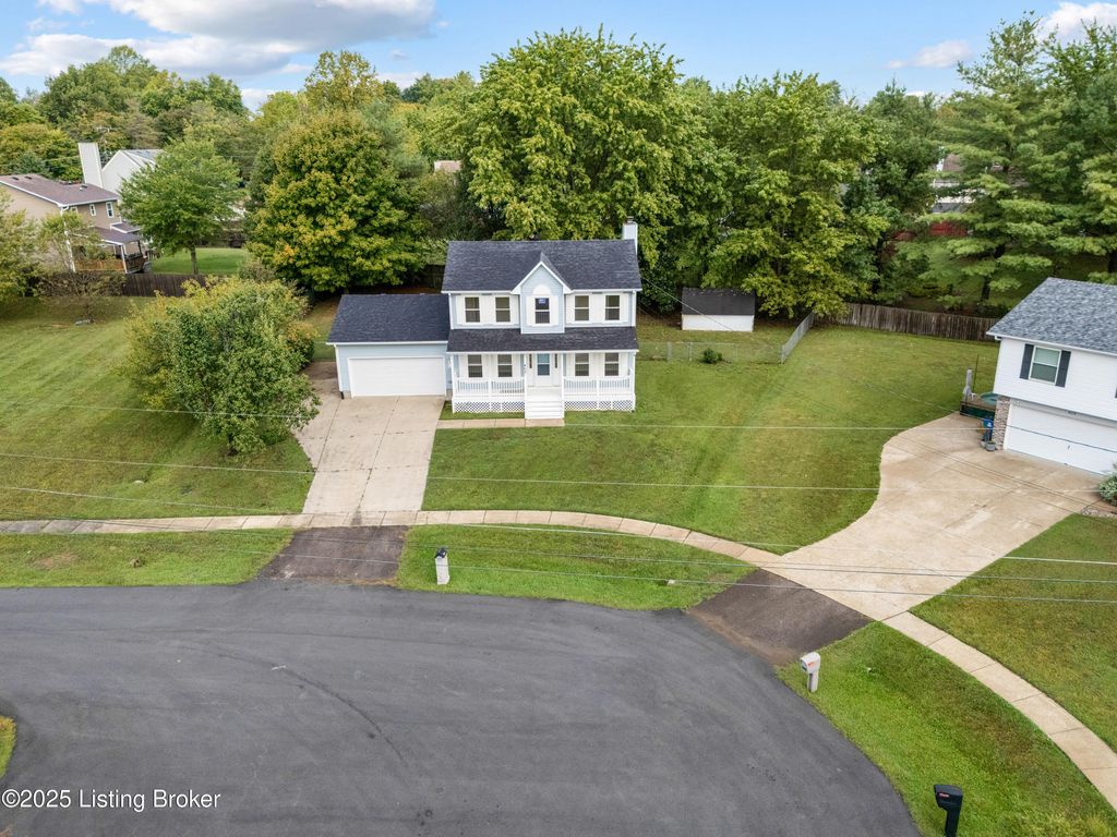 Photo of 403 Clear Valley Ct, Elizabethtown, KY 42701 (MLS # 1704448)