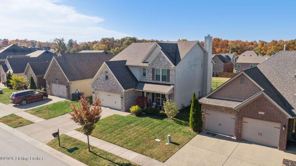 Photo of 8908 Talon Ridge Dr, Louisville, KY 40229 (MLS # 1713688)