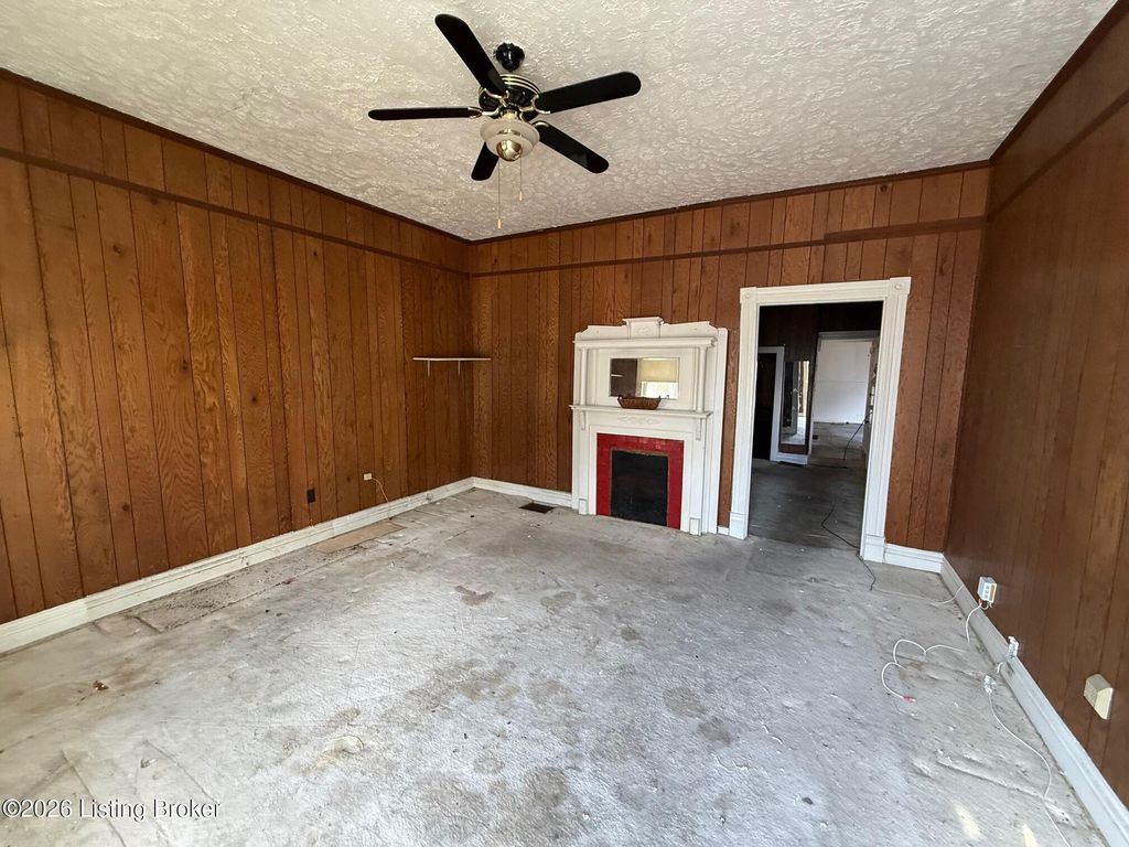 Photo of 1523 W Oak St, Louisville, KY 40210 (MLS # 1713627)