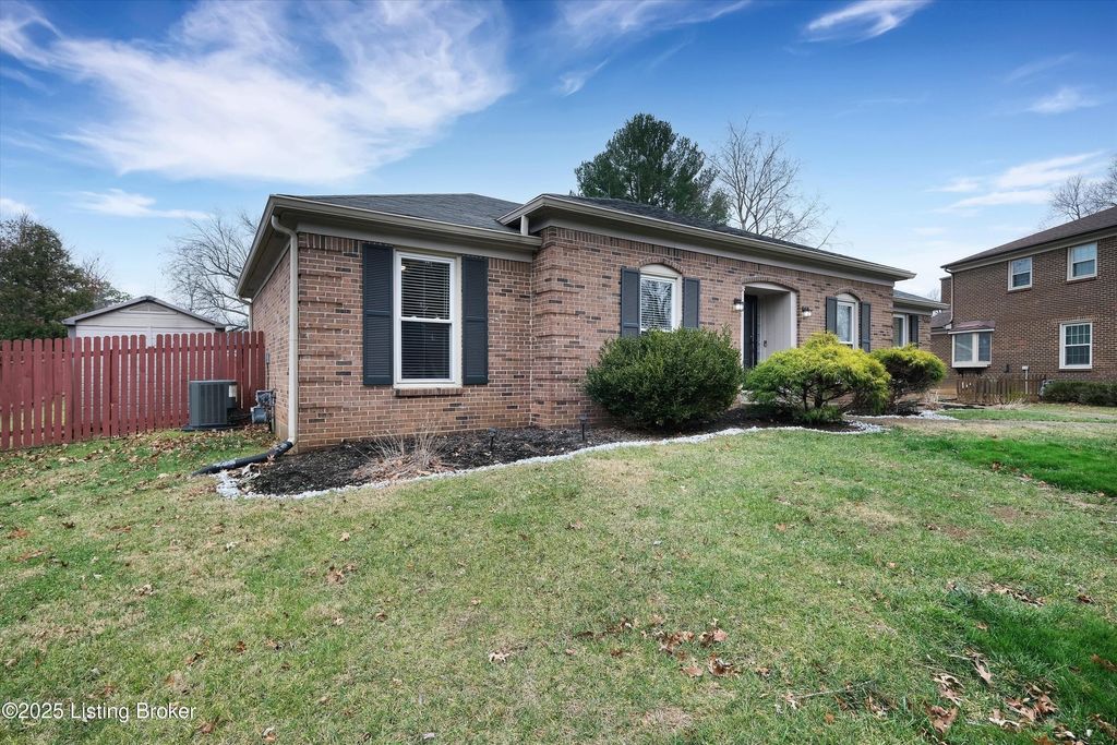 Photo of 603 Armadale Pl, Louisville, KY 40243 (MLS # 1705850)