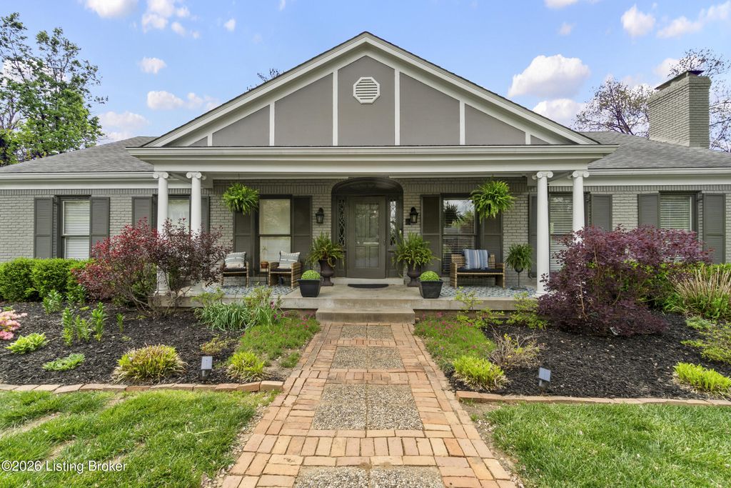 Photo of 6217 Innes Trace Rd, Louisville, KY 40222 (MLS # 1714485)