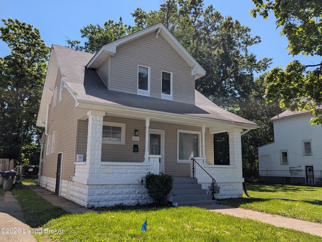 Photo of 651 Louis Coleman Junior Dr, Louisville, KY 40211 (MLS # 1716825)